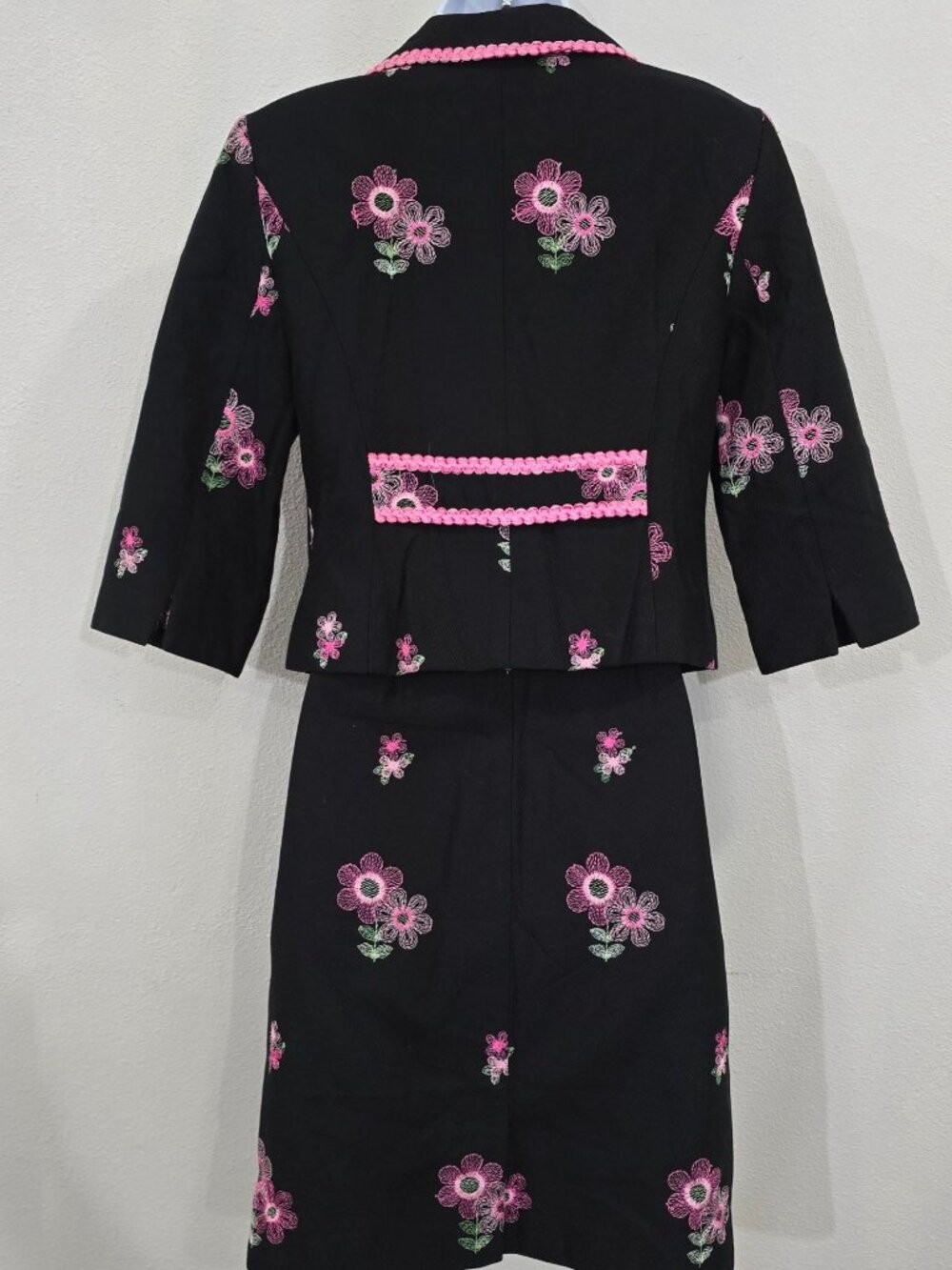 Cynthia Steffe ✦ Embroidered Jacket & Skirt Set ✦ Black Pink Floral Size 4 - Picture 3 of 16